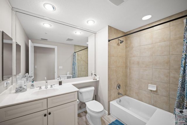 608 Lost Key Dr 903C, Pensacola, FL 32507