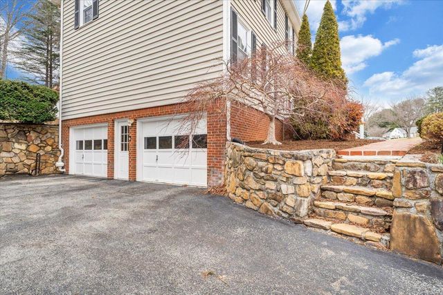 302 Ivy LN, Daleville, VA 24083