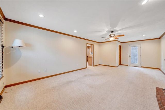 302 Ivy LN, Daleville, VA 24083