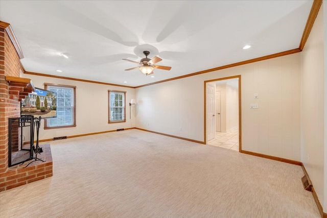 302 Ivy LN, Daleville, VA 24083