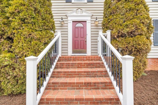 302 Ivy LN, Daleville, VA 24083