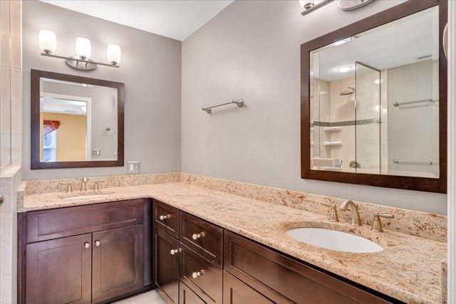 302 Ivy LN, Daleville, VA 24083