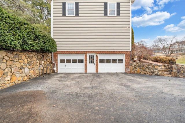 302 Ivy LN, Daleville, VA 24083