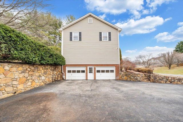 302 Ivy LN, Daleville, VA 24083