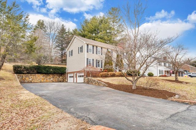 302 Ivy LN, Daleville, VA 24083