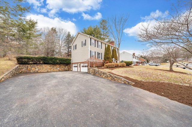 302 Ivy LN, Daleville, VA 24083