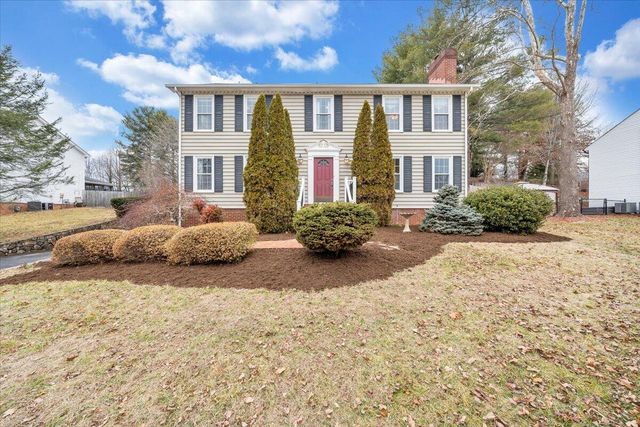 302 Ivy LN, Daleville, VA 24083