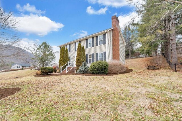 302 Ivy LN, Daleville, VA 24083