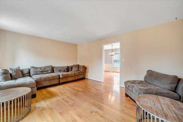 302 Ivy LN, Daleville, VA 24083