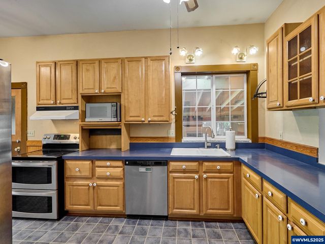 795 Corby St, Woodburn, OR 97071