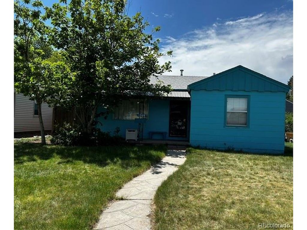 1209 Newark St, Aurora, CO 80010