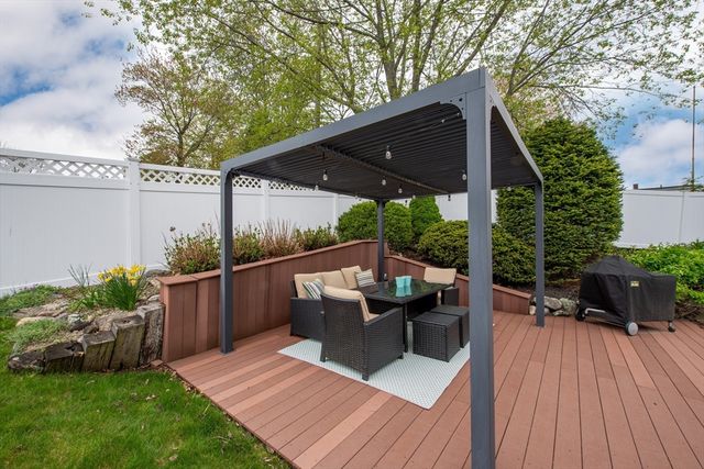 15 Palmer Rd, Beverly, MA 01915