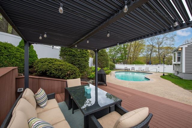 15 Palmer Rd, Beverly, MA 01915