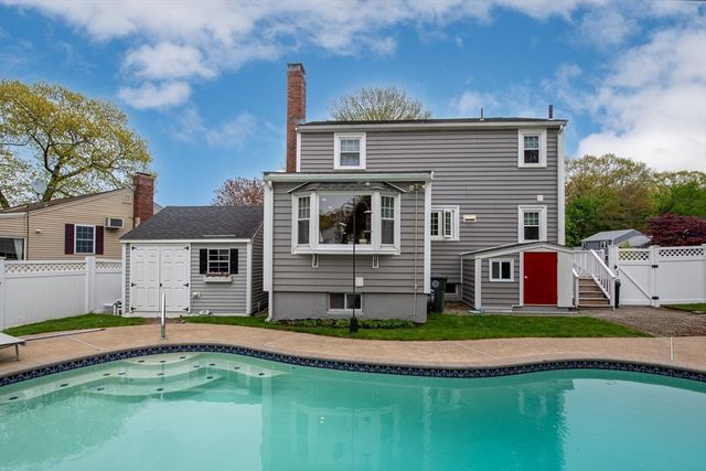 15 Palmer Rd, Beverly, MA 01915