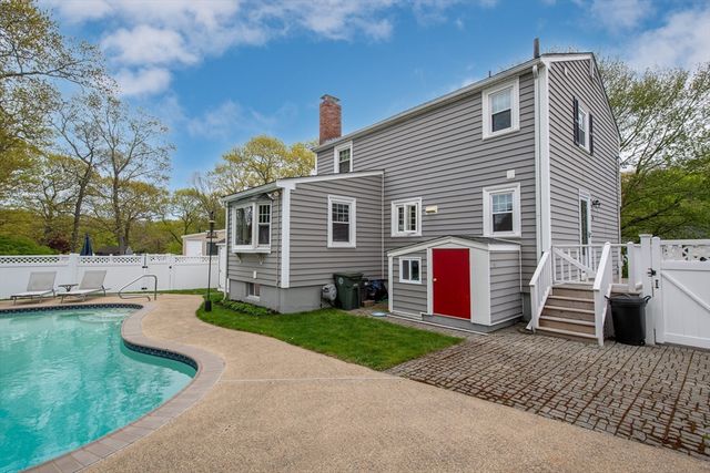 15 Palmer Rd, Beverly, MA 01915