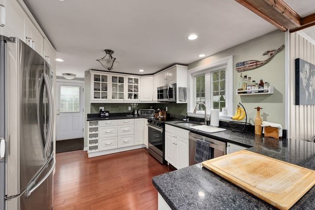15 Palmer Rd, Beverly, MA 01915