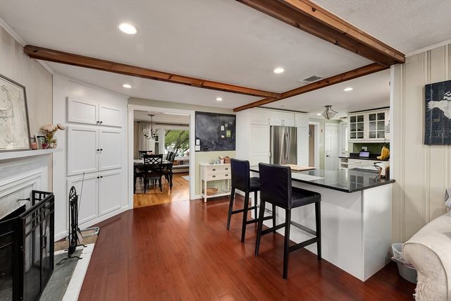 15 Palmer Rd, Beverly, MA 01915