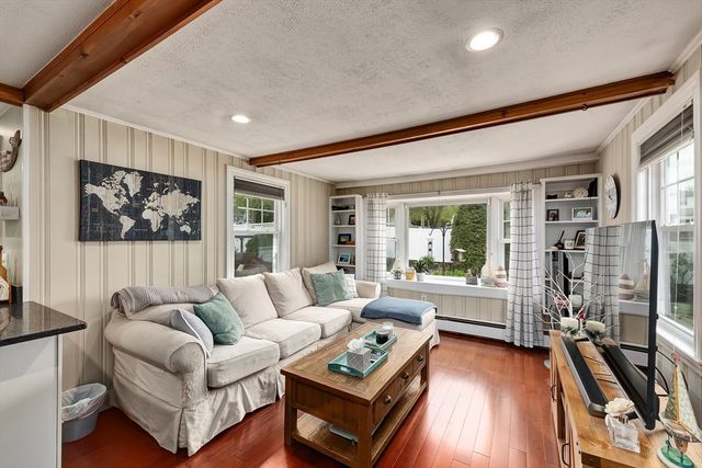 15 Palmer Rd, Beverly, MA 01915