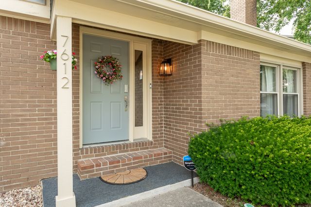 7612 Farm View Circle E, Indianapolis, IN 46256