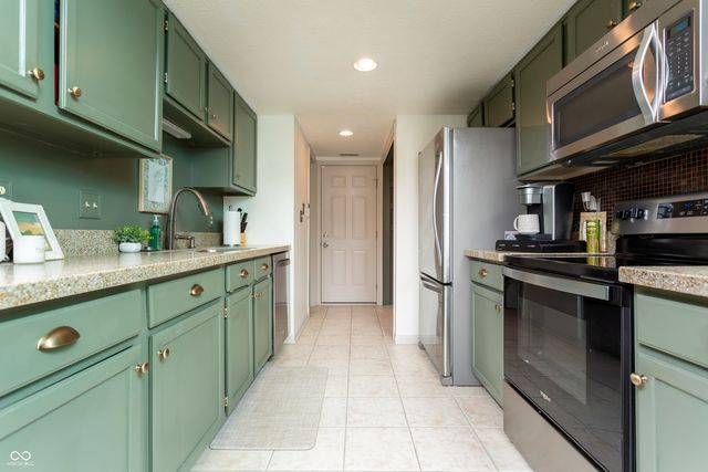 7612 Farm View Circle E, Indianapolis, IN 46256