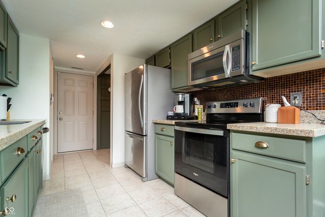 7612 Farm View Circle E, Indianapolis, IN 46256