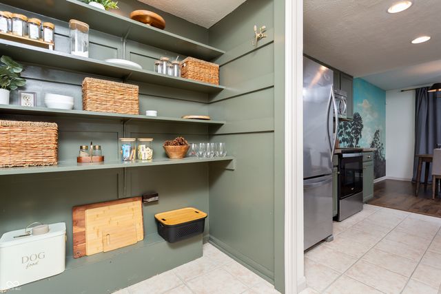 7612 Farm View Circle E, Indianapolis, IN 46256