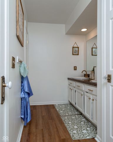 7612 Farm View Circle E, Indianapolis, IN 46256