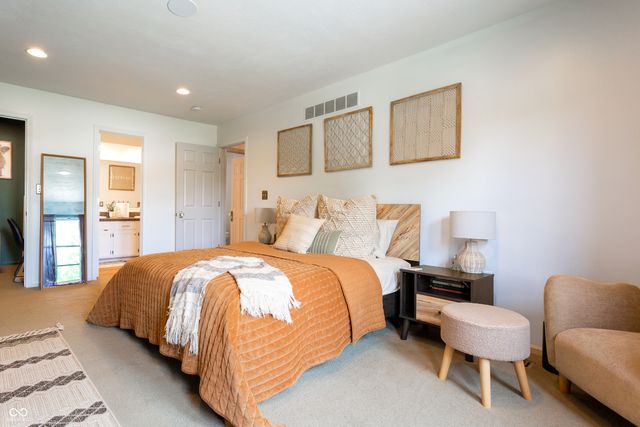 7612 Farm View Circle E, Indianapolis, IN 46256