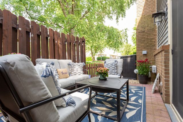 7612 Farm View Circle E, Indianapolis, IN 46256