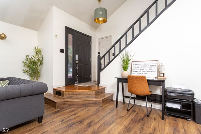 7612 Farm View Circle E, Indianapolis, IN 46256