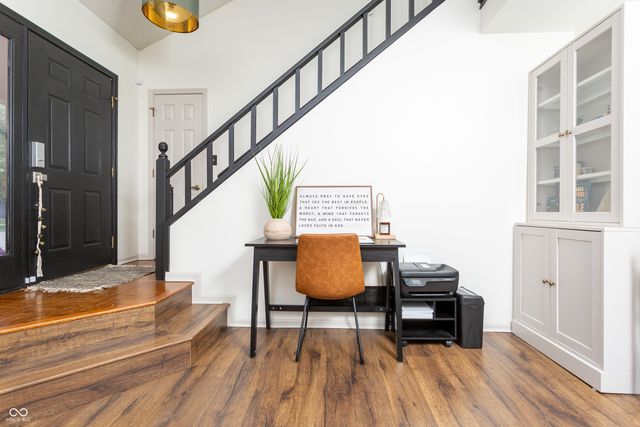 7612 Farm View Circle E, Indianapolis, IN 46256