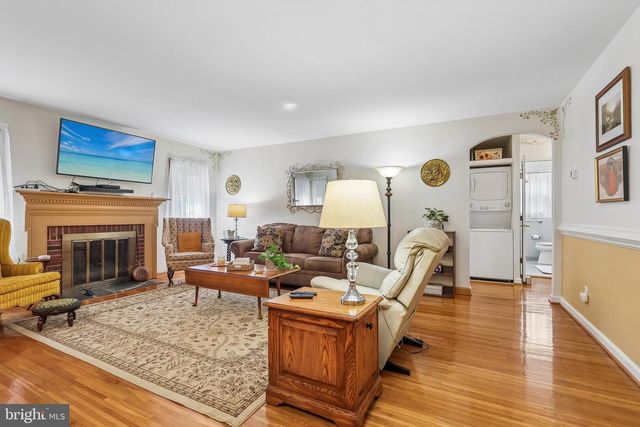 3 WINDSOR PL, Mount Holly, NJ 08060