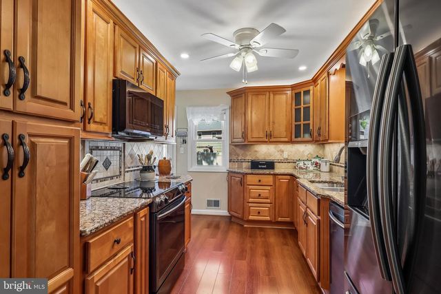 3 WINDSOR PL, Mount Holly, NJ 08060