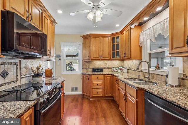 3 WINDSOR PL, Mount Holly, NJ 08060