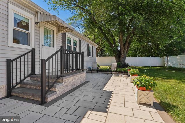 3 WINDSOR PL, Mount Holly, NJ 08060