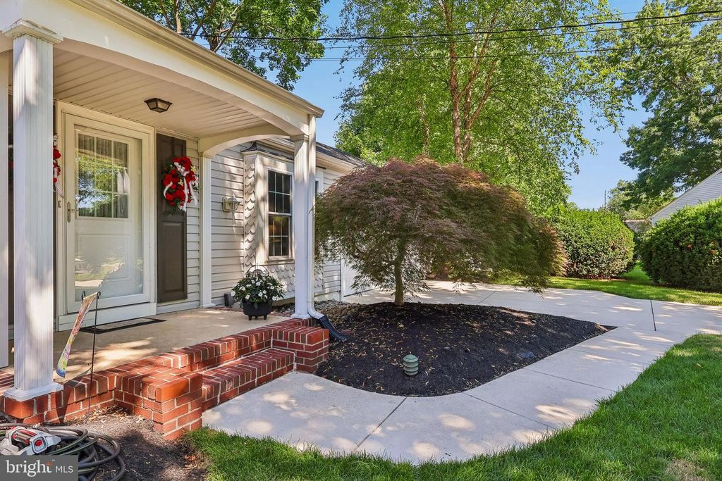 3 WINDSOR PL, Mount Holly, NJ 08060