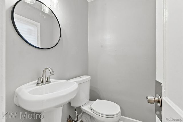 16141 Manor Street, Detroit, MI 48221