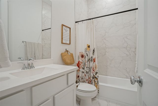 185 Ivy Parkway, Van Alstyne, TX 75495