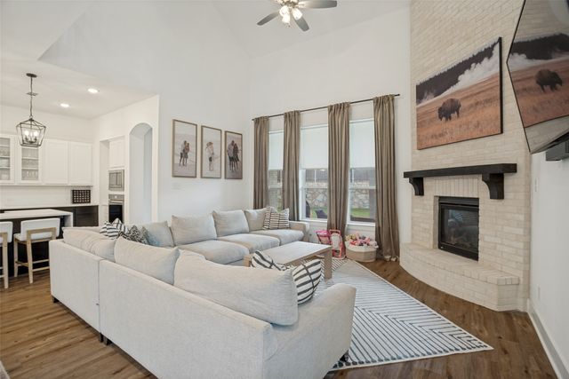 185 Ivy Parkway, Van Alstyne, TX 75495