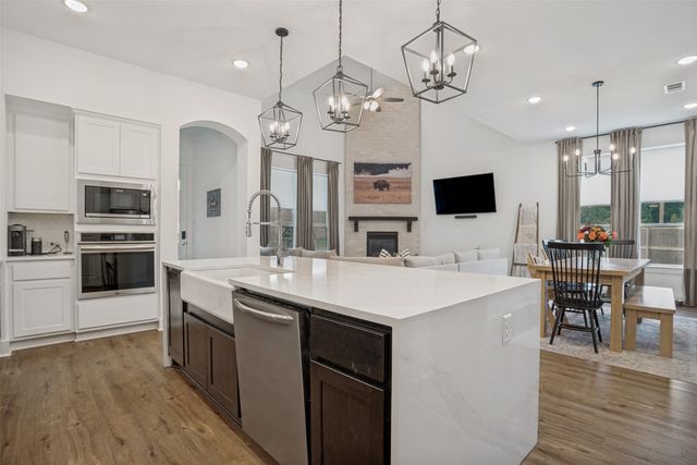 185 Ivy Parkway, Van Alstyne, TX 75495
