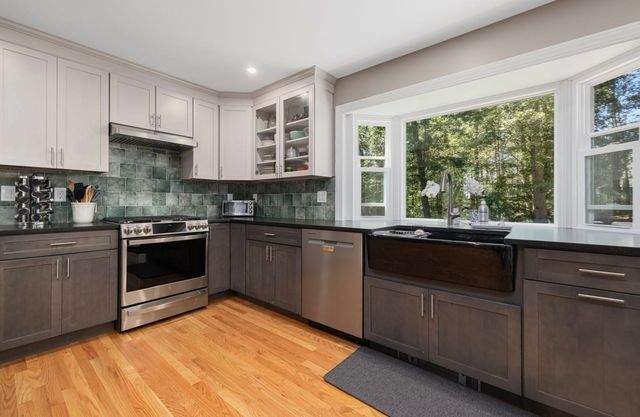 172 Broad Rock Rd, South Kingstown, RI 02879