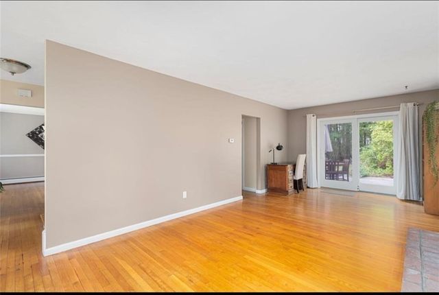 172 Broad Rock Rd, South Kingstown, RI 02879
