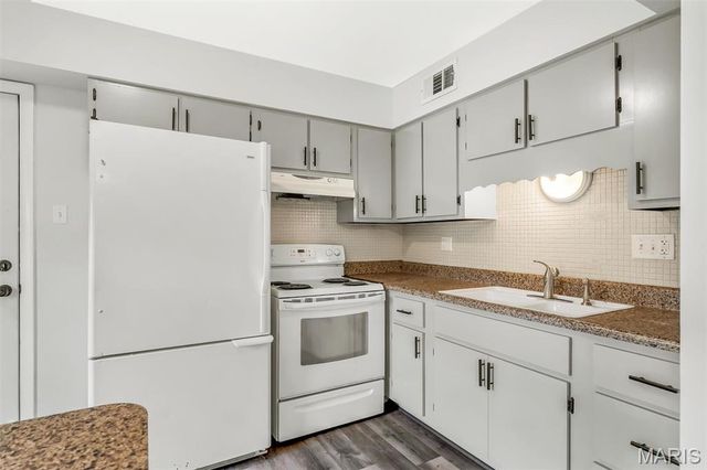 1680 Herault Place C, St Louis, MO 63125