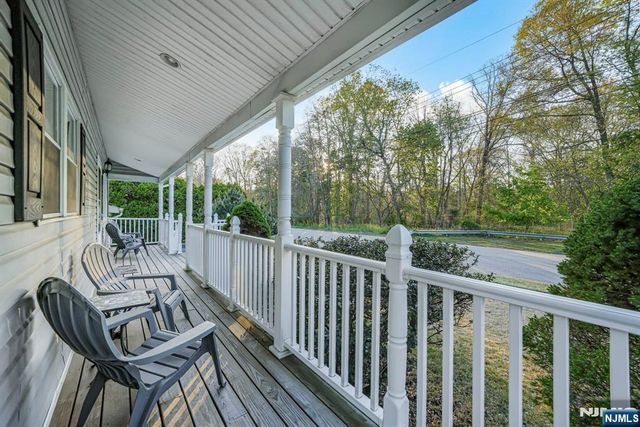 94 Barbara Drive, Pompton Lakes, NJ 07442