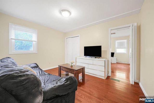 94 Barbara Drive, Pompton Lakes, NJ 07442