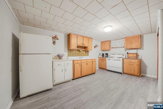 94 Barbara Drive, Pompton Lakes, NJ 07442