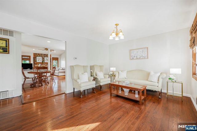 94 Barbara Drive, Pompton Lakes, NJ 07442