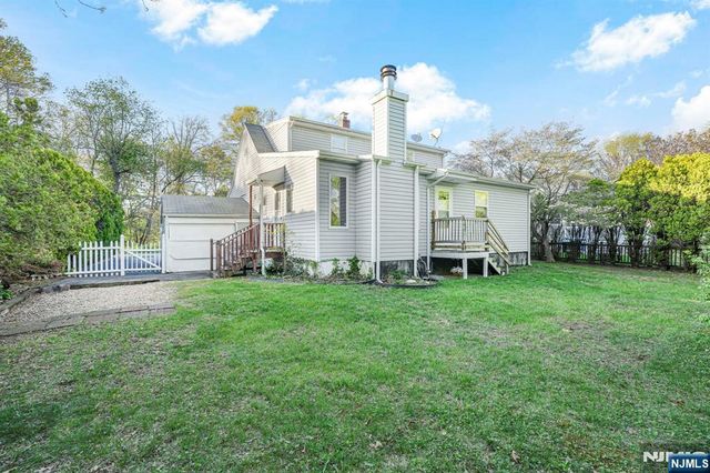 94 Barbara Drive, Pompton Lakes, NJ 07442