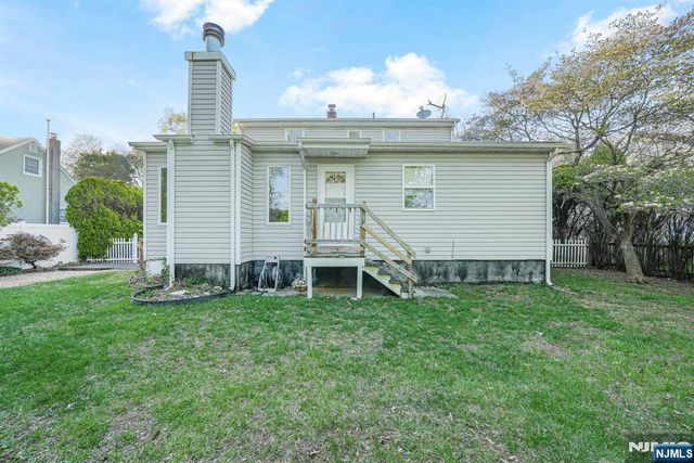 94 Barbara Drive, Pompton Lakes, NJ 07442