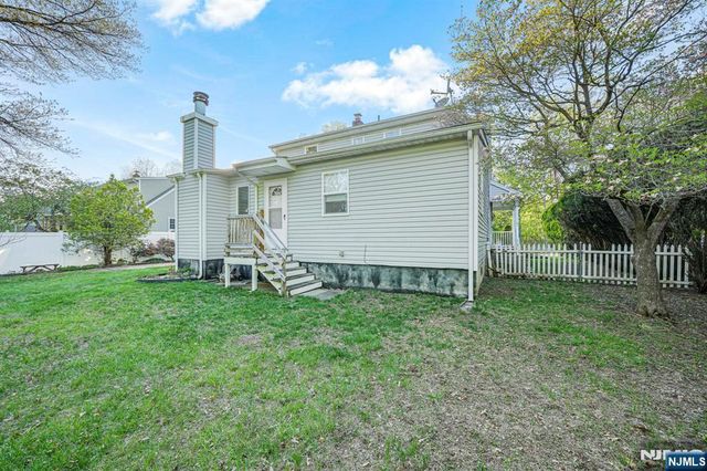 94 Barbara Drive, Pompton Lakes, NJ 07442